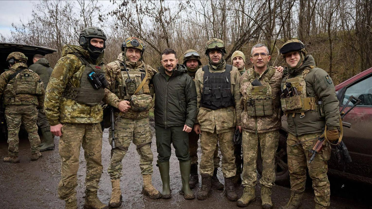 泽连斯基巴黎哭穷奏效，马克龙豪掷20亿欧元再添战火