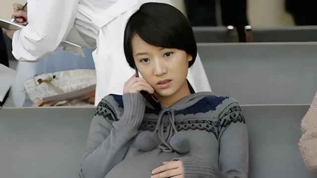 《蜗居》：半推半就跟宋思明上了床，海藻是如何堕落的？