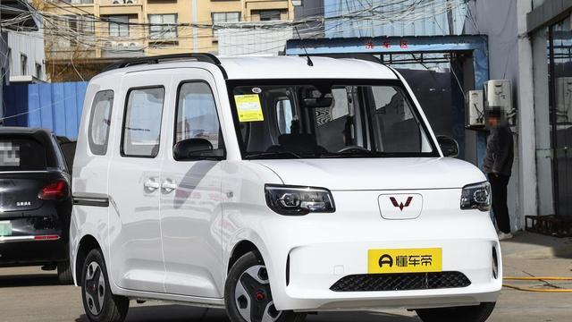 五菱之光EV焕新上市，商用车领域再添力作，绿色出行引领新趋势