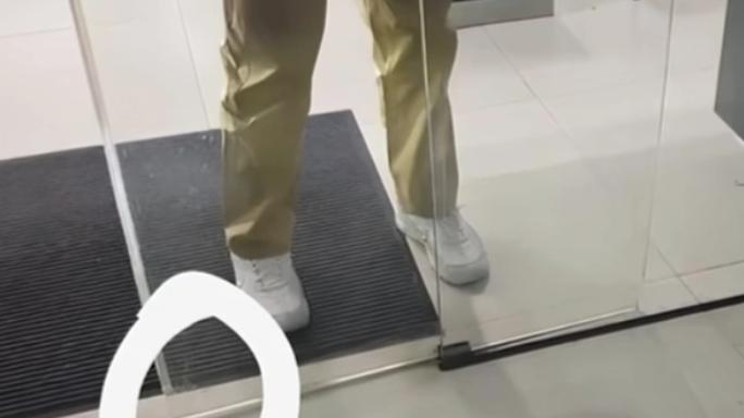 “你的脚夹坏了我们的门！”小鹏汽车荒唐言论引爆网络