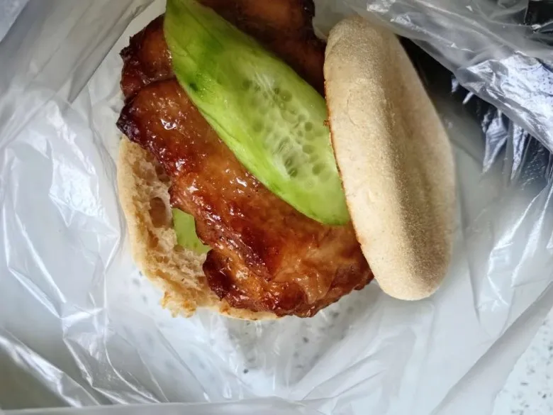 同款板烧鸡腿堡，为何我家总成