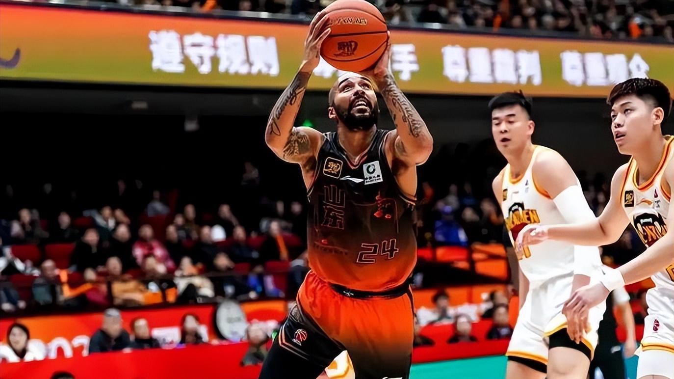 山东男篮热身赛两连胜，连克北京大学和山东全运u18，鲍威尔参加一场，单场14分，磨合需要时间，克里斯