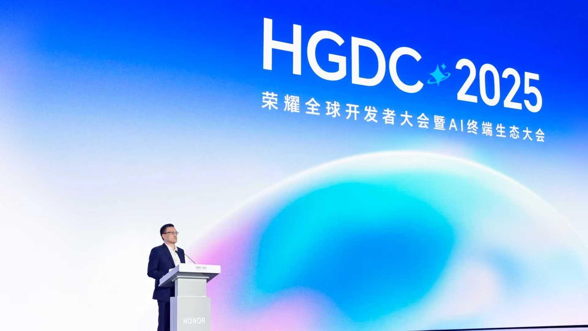 荣耀发布8大AI场景解决方案：以“全场景覆盖”推动终端智能普惠落地