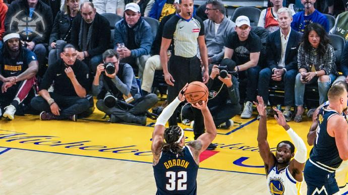 50分空砍夜！戈登10记三分创纪录，库里42分加时逆转掘金