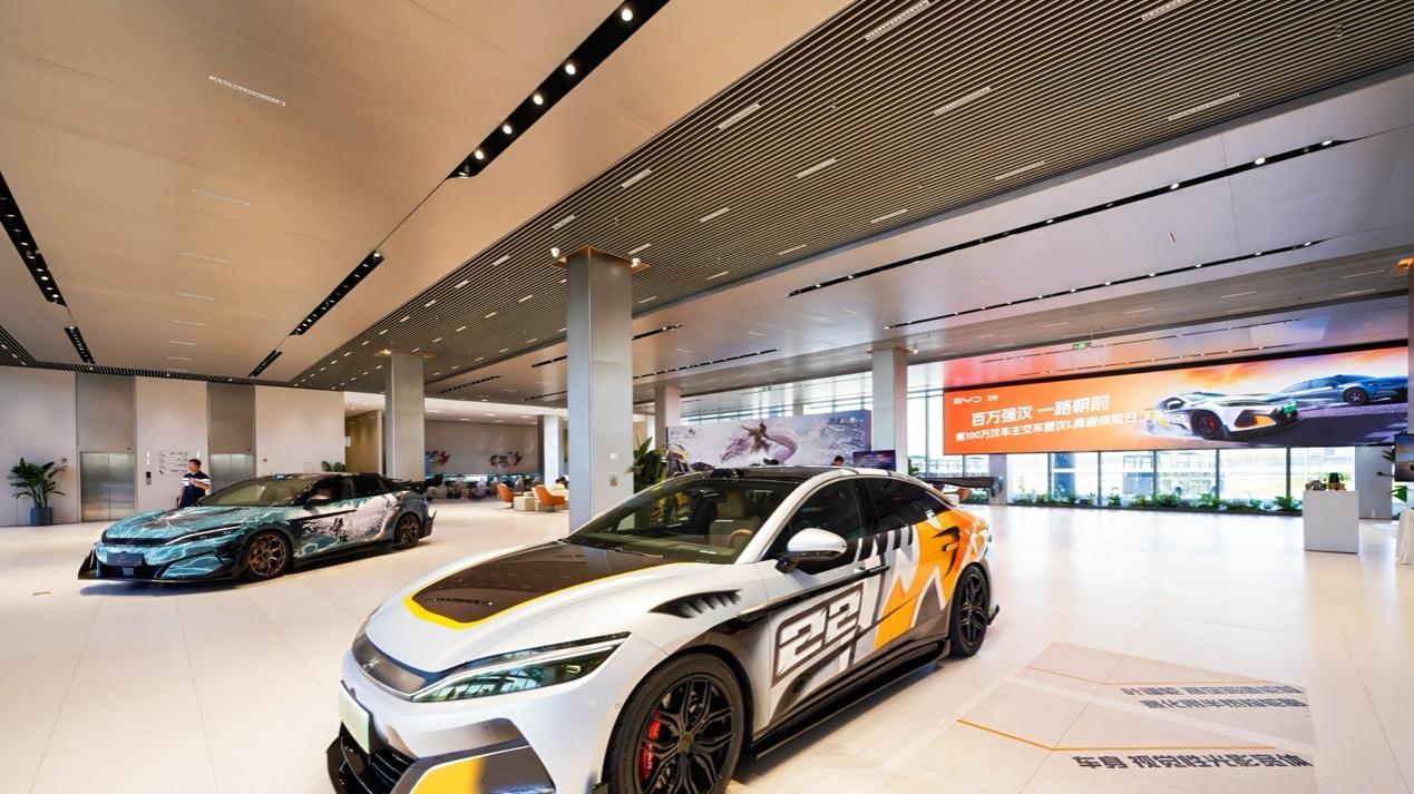 比亚迪汉家族交付破百万，汉L赛道体验日引爆性能狂欢