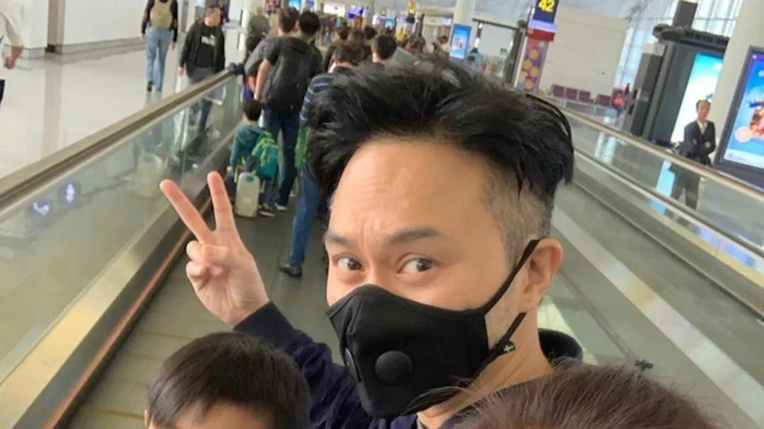 張智霖內地綜藝節目現場當眾落下男兒淚，因錯過仔仔一事留遺憾