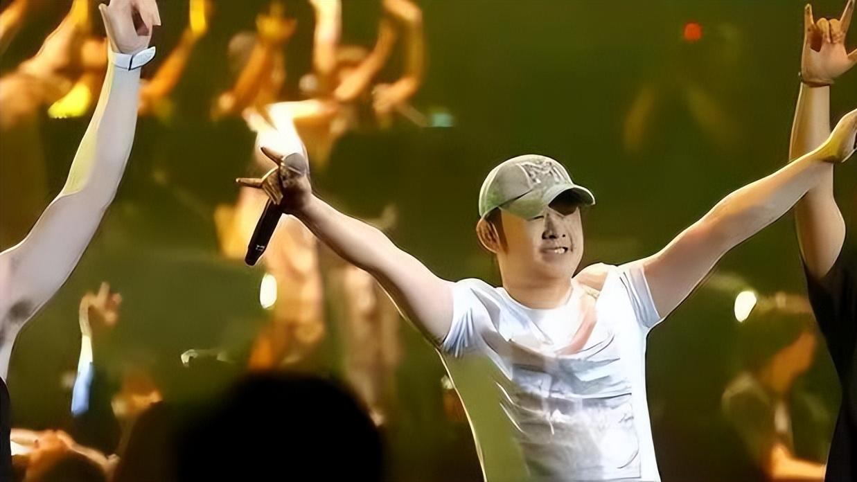 刀郎北京演唱会！老艺术家谢飞现身！坐VIP区，给出三点高度评价