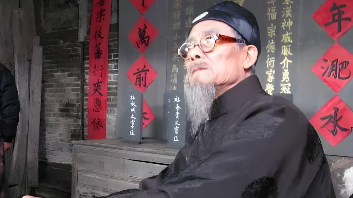 今年清明不一般，老人说“双春青蛇年，4人不上坟”，有道理吗？