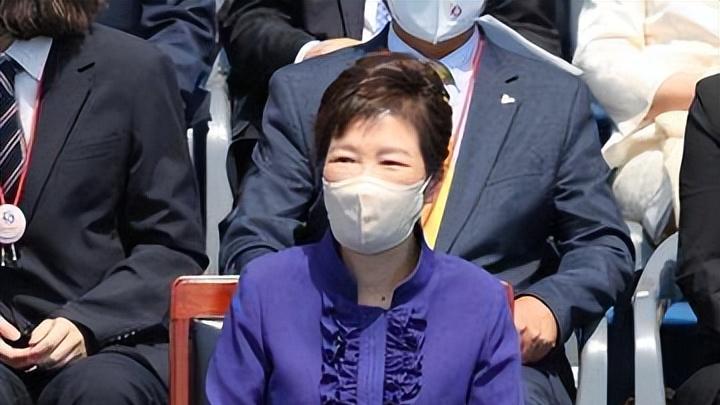 韩国政坛新变化：弹劾风暴席卷总统府，司法裁决牵动三国命运