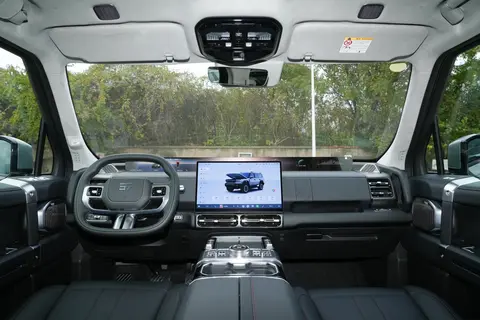 全领域豪华硬派SUV，纵横G700上市，4.6秒破百，续航达1400km