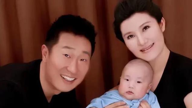 34岁林永健，闪婚周冬齐，20年被嘲“抠门”，却是丈母娘的心头肉