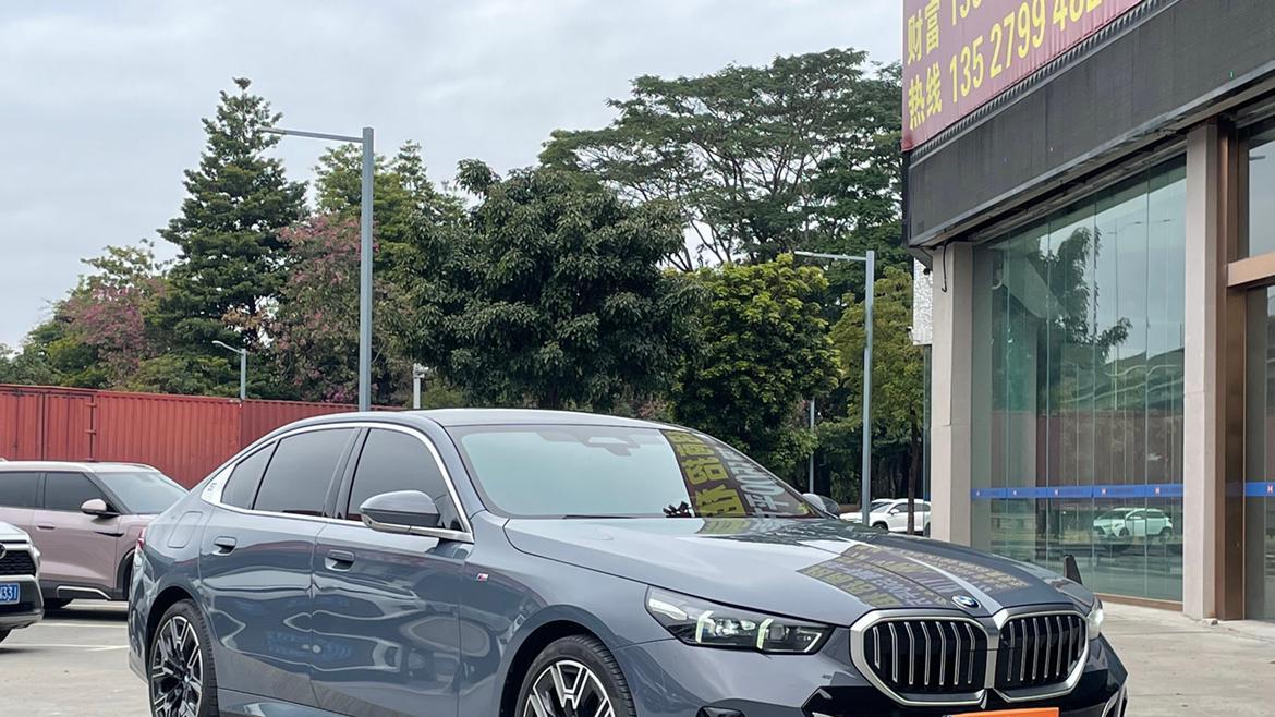 准新宝马5系，40万出头圆你蓝天白云梦！