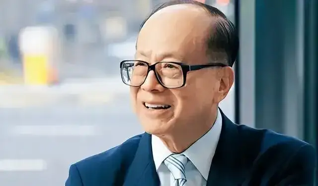 李嘉诚卖港口事件越演越烈了，是老糊涂还是太精明？