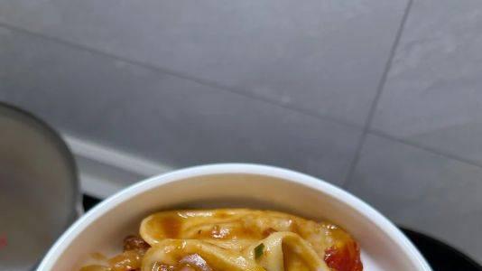 面食的千种姿态：从山西刀削面到广东云吞的旅程