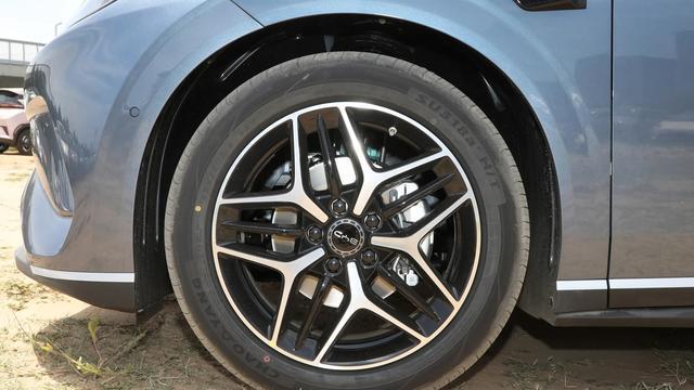 新车｜售价12.98万元，比亚迪海豹06EV顶配到店，竞争小鹏MONAM03