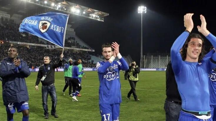 11月8日: 赫罗纳三分可期