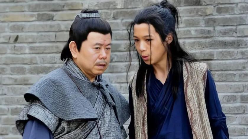 害死武大郎的帮凶是谁？武松不仅赠他银两，他还搂着美女笑到最后