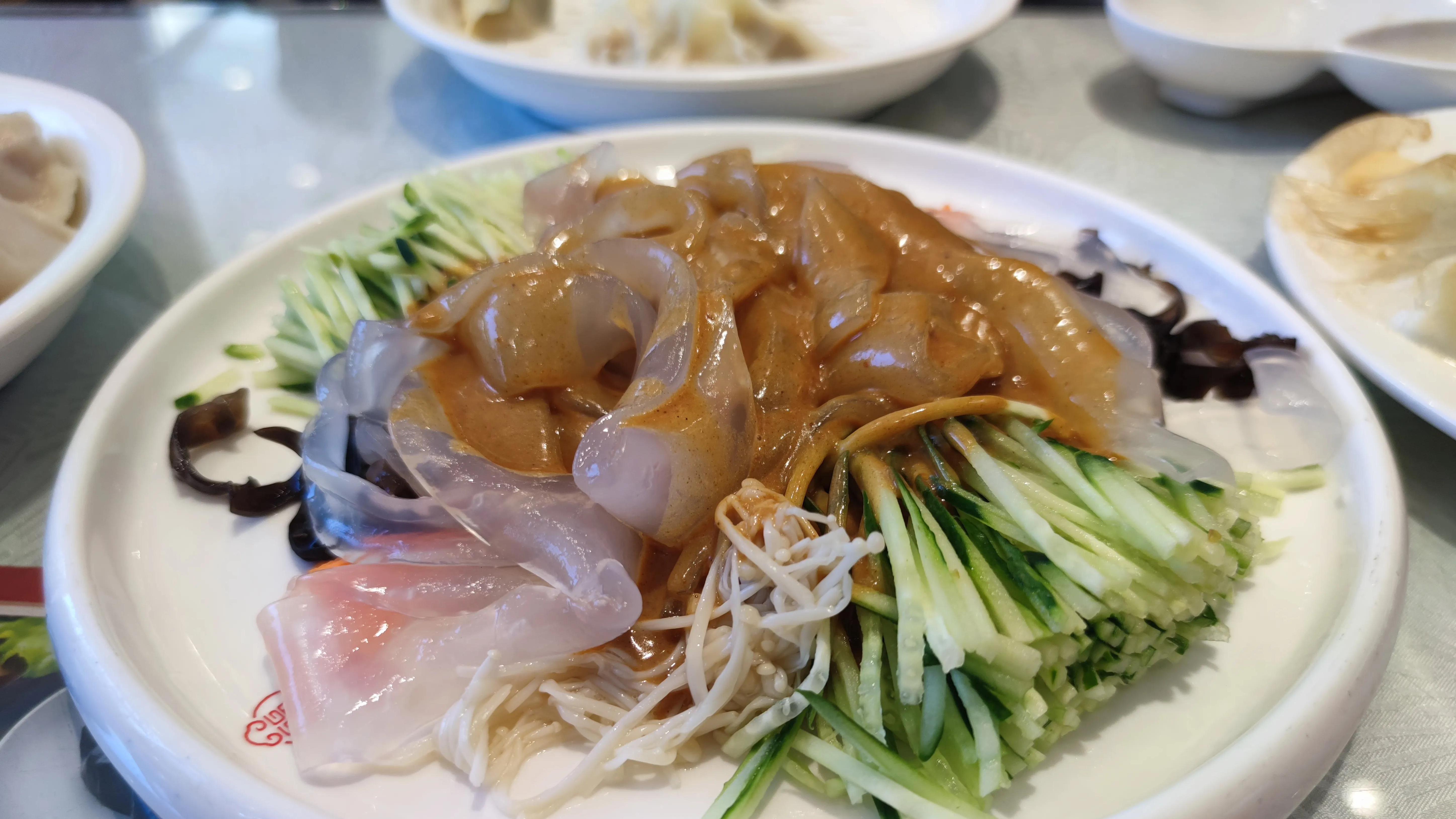 浙江老张一家吃6菜1饺子，这就是海边城市的物价？