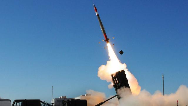 北约峰会，美方：优先提供以色列爱国者导弹！要碎了基辅的玻璃心