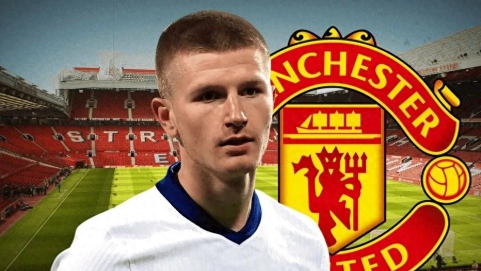 据TEAMTALK最新消息，曼联计划在即将到来的转会窗口大举补强中场