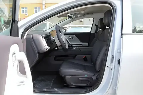 650km续航＋后驱多连杆，日常通勤和长途都稳，这车真适合家用