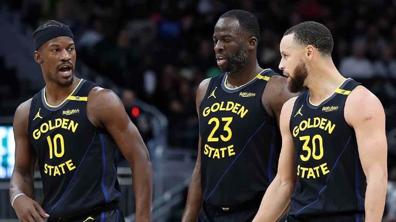 库里流感战靴引爆全场！上半场仅2分下半场狂飙。单节26分逆转爵士。