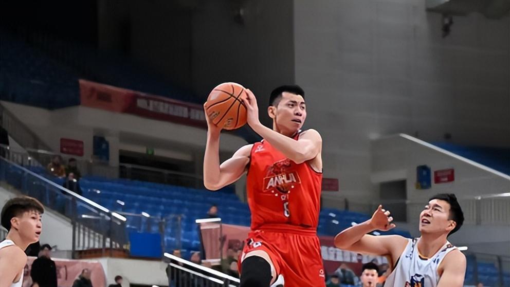 山东蜜獾81比95输安徽，赛季首败无缘两连胜，陈玖章独砍20分，双外援都打出两双数据，NBL联赛新军