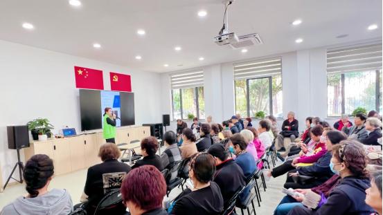 2025年静安区数字化学习与体验活动助力老年群体融入数字新时代