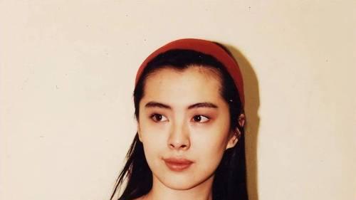 “女神”转型记：王祖贤在温哥华开艾灸店，火龙灸240美元