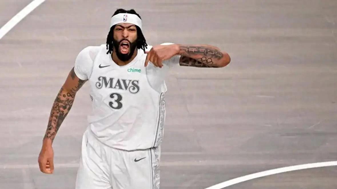 戴维斯复出惊艳全场，湖人交易后痛失内线，他的未来走向何方？