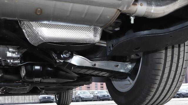 大众旗舰SUV实力解析，换壳Q7同平台打造，纯进口配空悬与8AT四驱