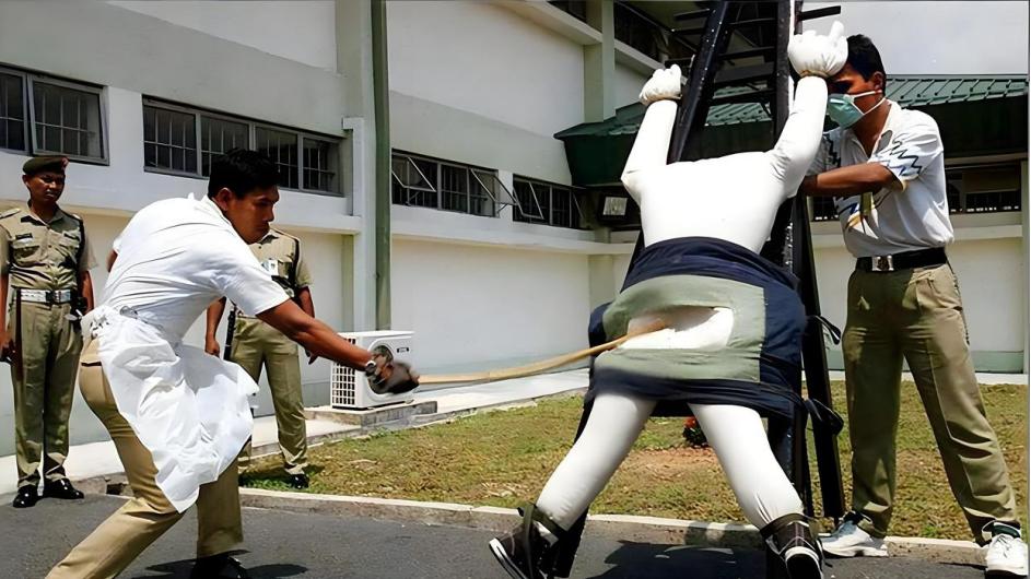 对电诈分子实施鞭刑，歧视女性的新加坡为何引来一片叫好声？