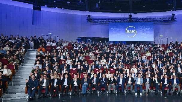 2025上汽之夜 40年造车底蕴只为科技平权