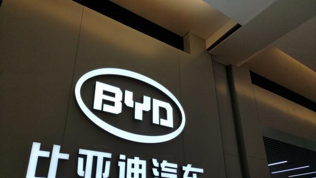 比亚迪想冲击高端市场，消费者却犹豫了：5、60万买个BBA不香吗？