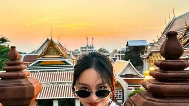 《金融才女勇闯娱乐圈，学历是“敲门砖”还是“绊脚石”？》