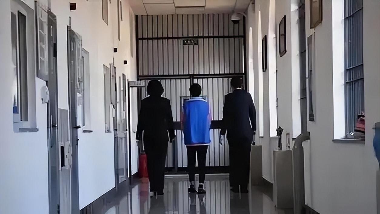 毒贩方晓红：因美貌被多人包养，死前写万字忏悔书，称对不起女儿