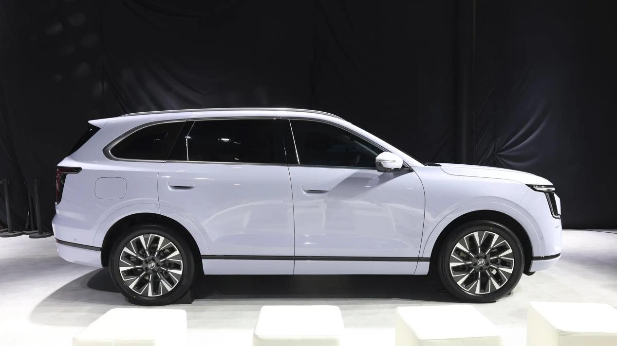 10.99万起，1.5T插混+5/7座，纯电跑121km，32种座椅变化