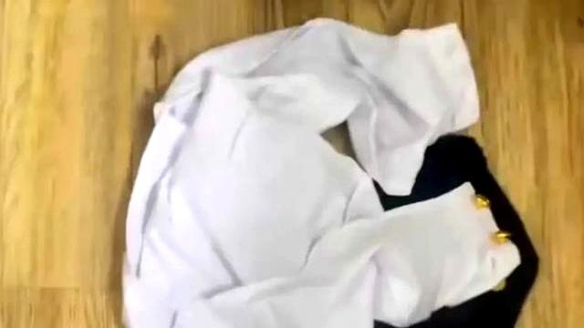 中年男女入住豪华房，窗边留下一整套制服，只有床和厕所被使用过