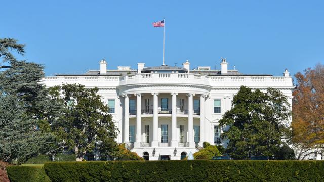 特朗普的战争冲动：当丑闻、内斗与石油纠缠，美国可能失控