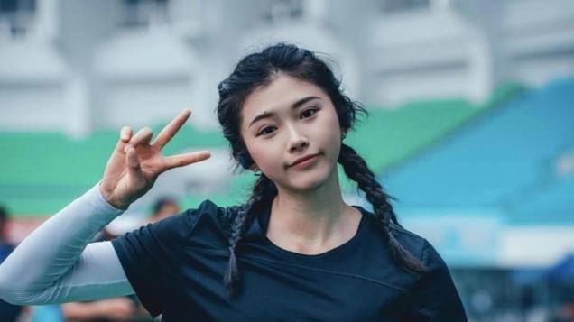 深扒之后才发现化浓妆、指天指地的吴艳妮，真的有资本可以“狂”