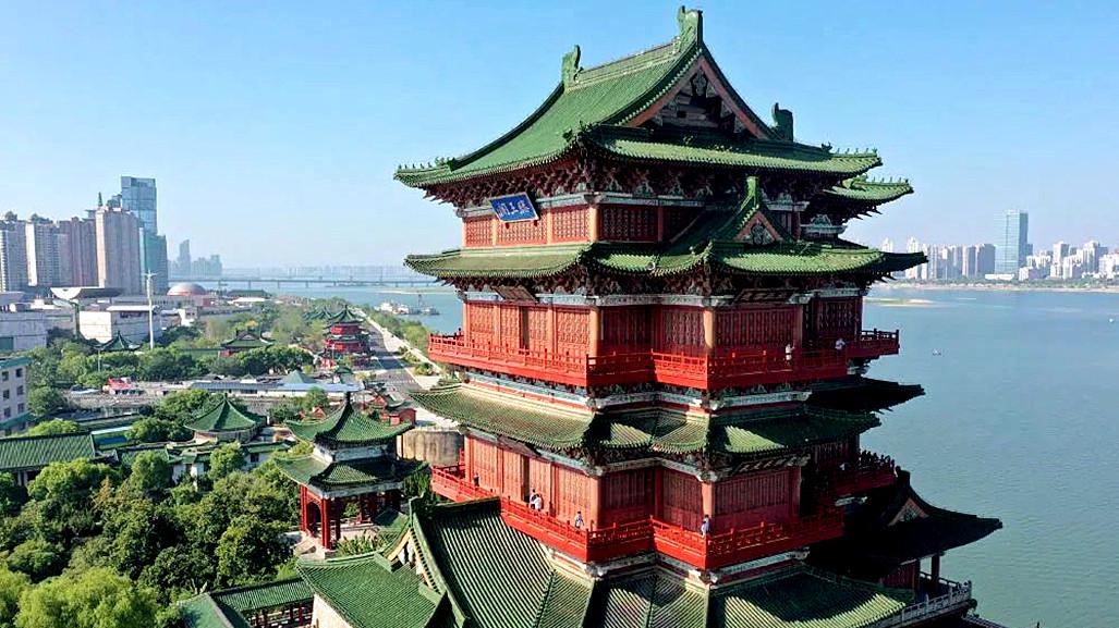 如果黄鹤楼不是位于长江之滨，其名声是不是就不如岳阳楼滕王阁呢