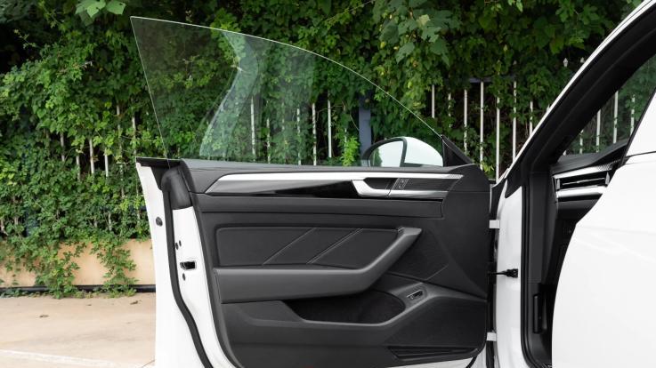 大众CC不再坚持，降价5万，无边框车门+掀背轿跑，如何选