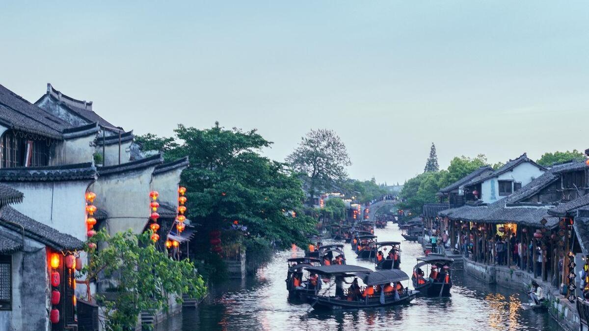 西湖：一湖烟雨半湖诗