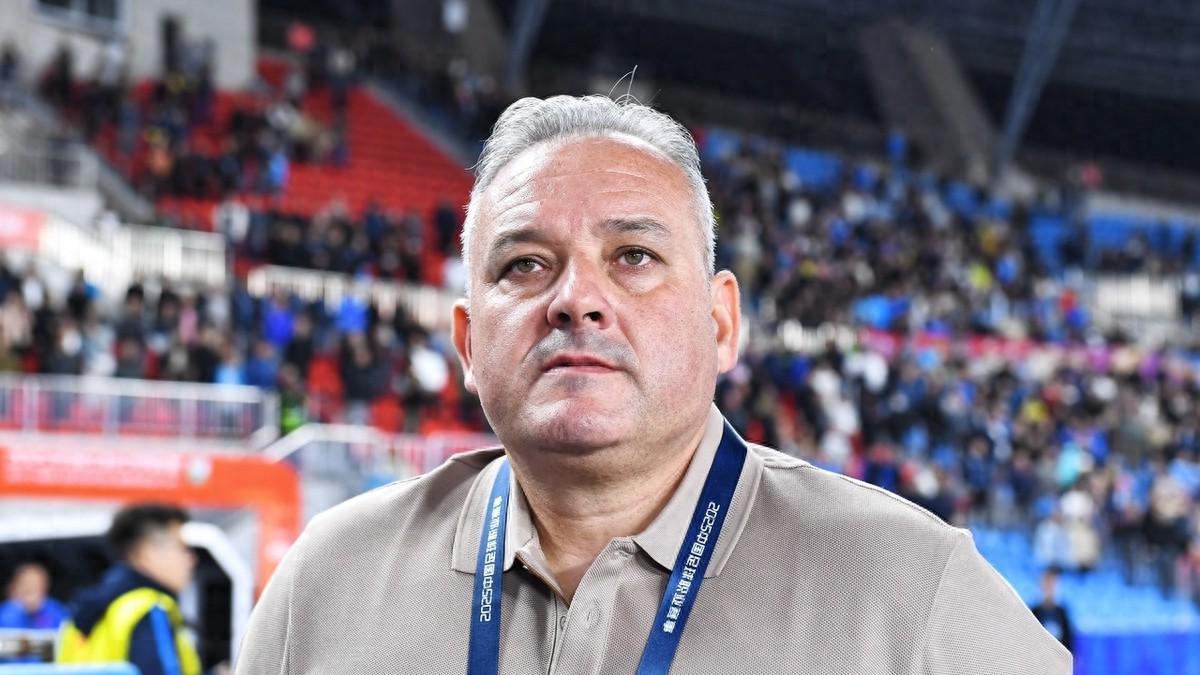 45岁前广州队主帅率队4-2