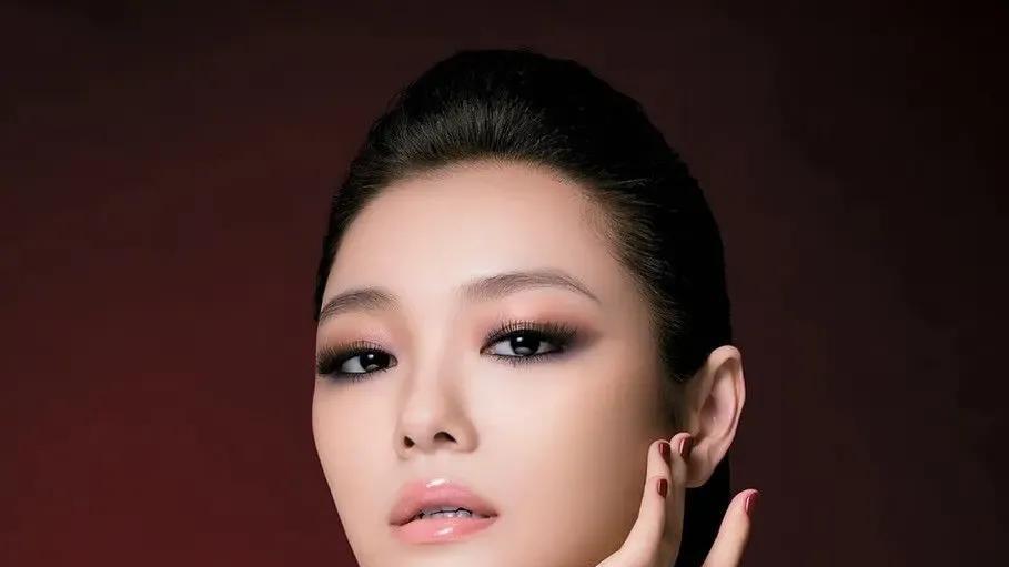 大S巨款扶持具俊晔 坑惨孩子



大S的人设崩塌了吗？曾经的“人间清醒”如今看