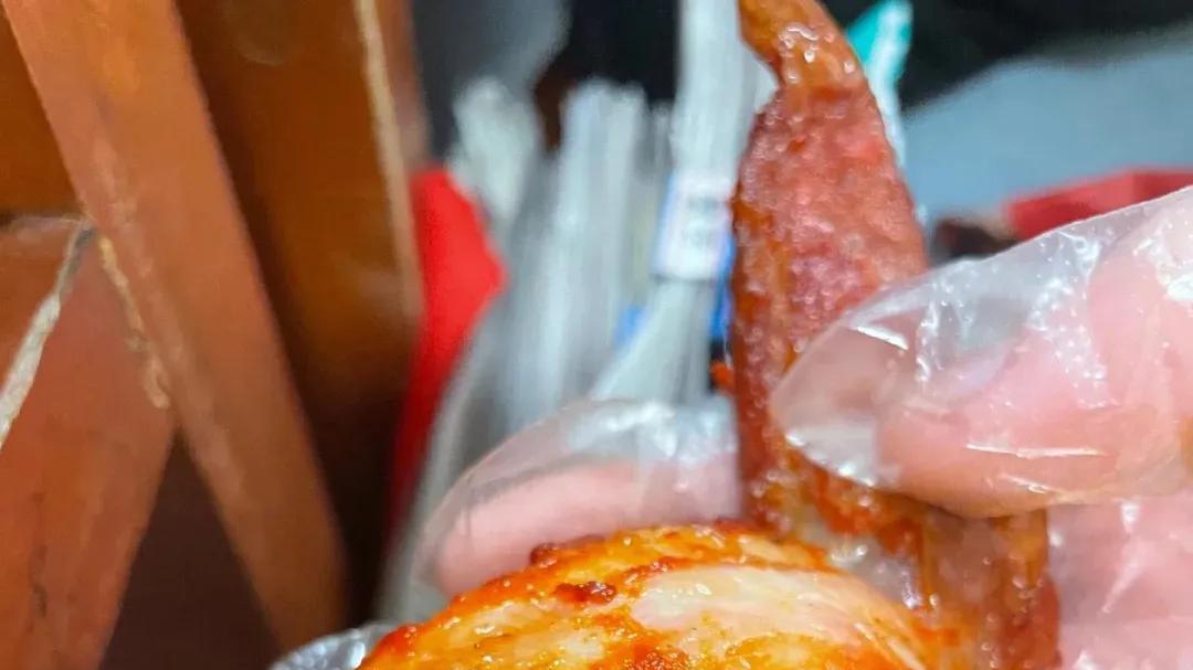 街边鸡翅包饭为啥那么好吃？