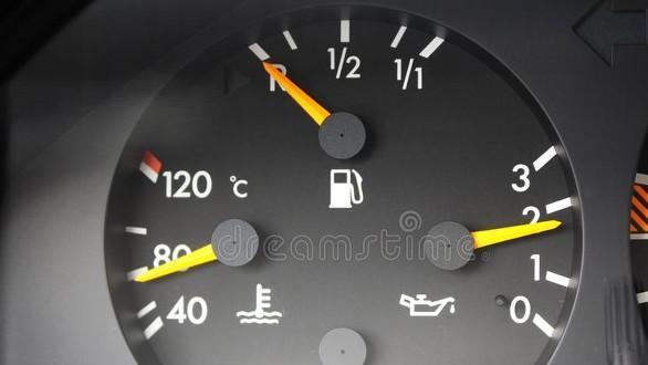 为什么别人的车开空调不费油？老司机教你三个按键组合