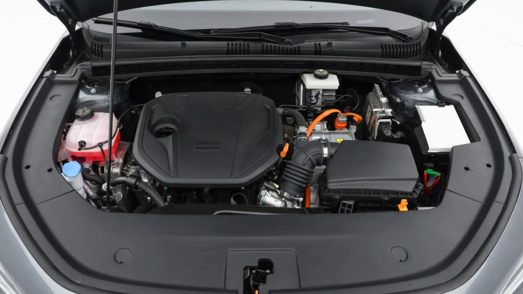 追着比亚迪“砍”，银河星耀6正式上市，优惠后6.88万起