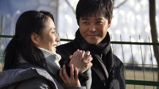 离婚四年后佟丽娅带孩子探班，和陈思诚离婚不离家