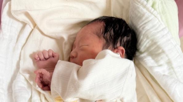 满月后，多带娃做4件事，能激发宝宝智力发育